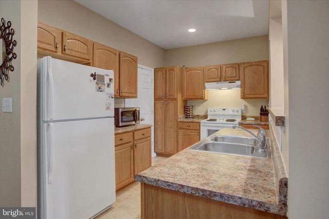2035 POWELL DR, Chambersburg, PA 17201