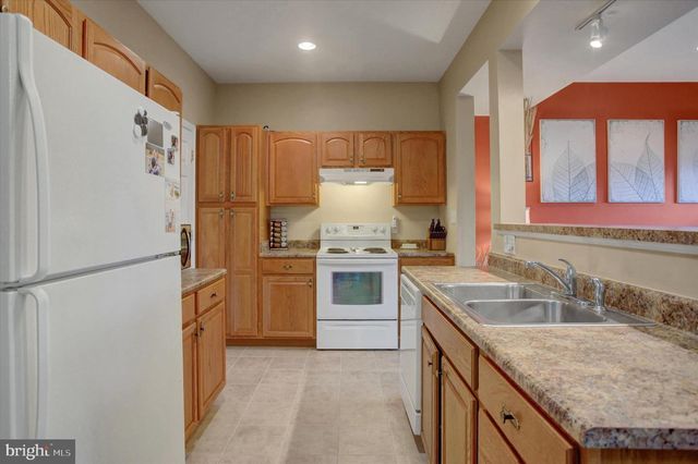 2035 POWELL DR, Chambersburg, PA 17201