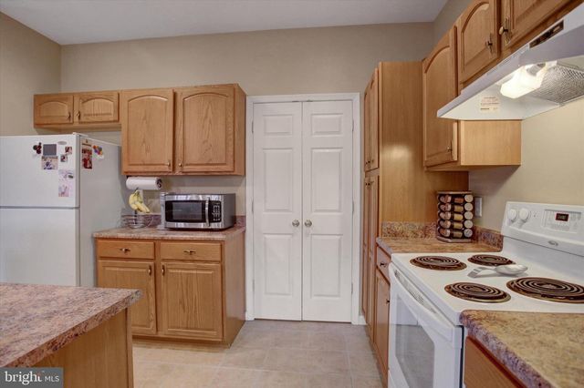2035 POWELL DR, Chambersburg, PA 17201