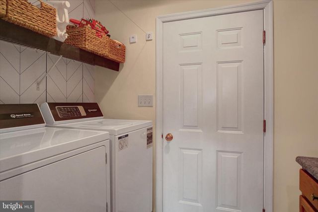 2035 POWELL DR, Chambersburg, PA 17201