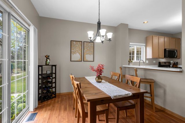 317 Windsor Court A, South Elgin, IL 60177