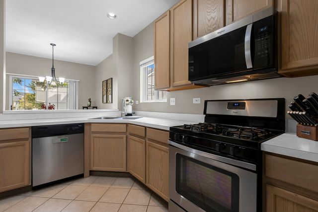 317 Windsor Court A, South Elgin, IL 60177