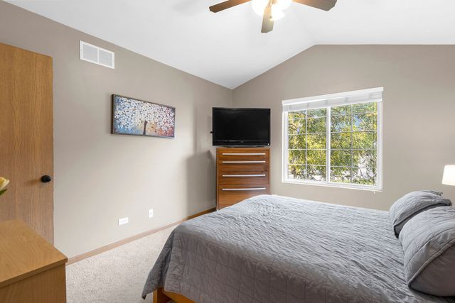 317 Windsor Court A, South Elgin, IL 60177