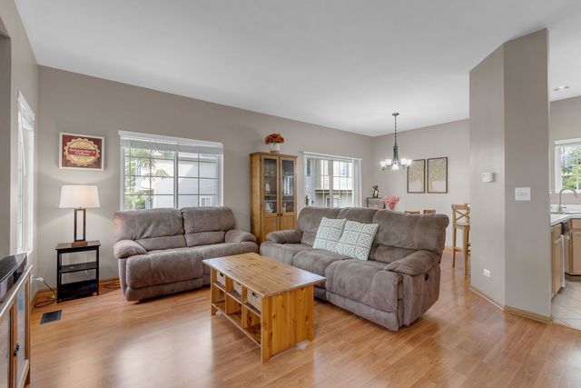 317 Windsor Court A, South Elgin, IL 60177
