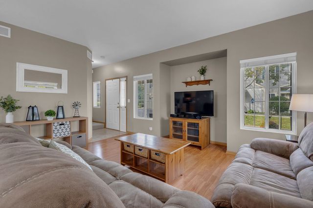 317 Windsor Court A, South Elgin, IL 60177