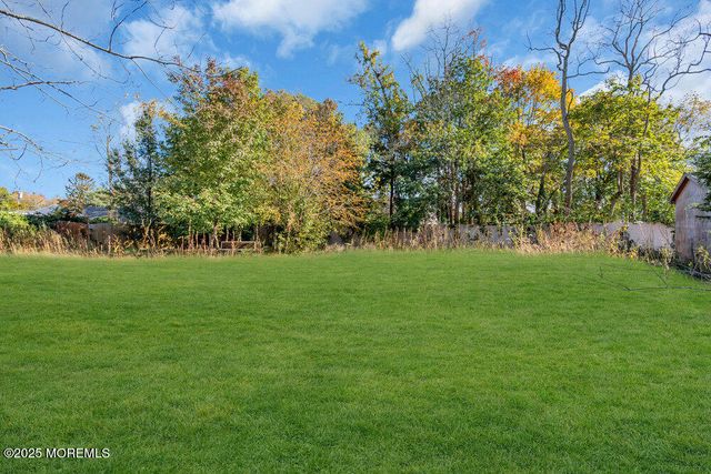 22 E Lacey Road, Forked River, NJ 08731