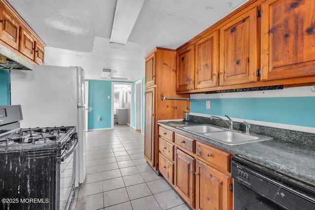 22 E Lacey Road, Forked River, NJ 08731