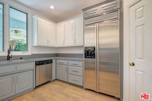 858 N WEST KNOLL Drive, West Hollywood, CA 90069