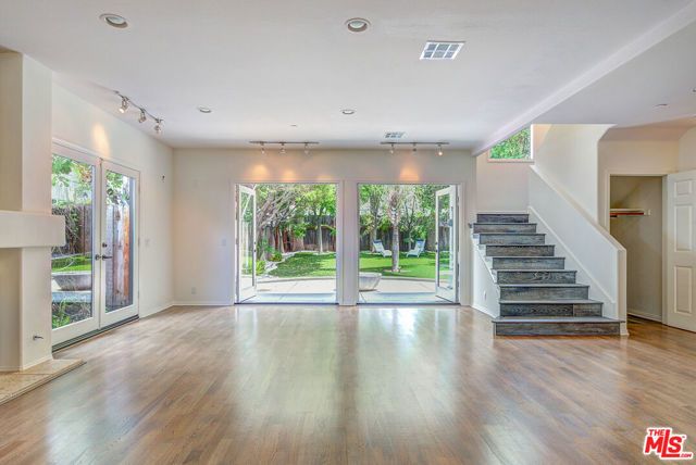 858 N WEST KNOLL Drive, West Hollywood, CA 90069