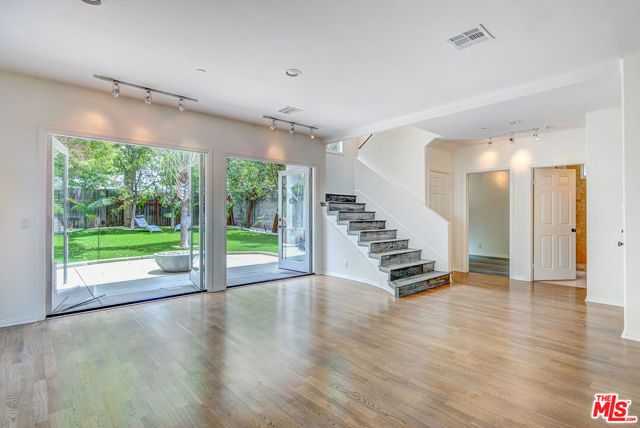 858 N WEST KNOLL Drive, West Hollywood, CA 90069