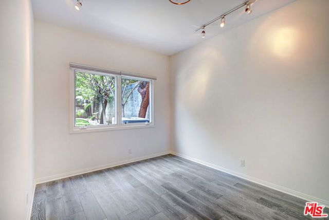 858 N WEST KNOLL Drive, West Hollywood, CA 90069