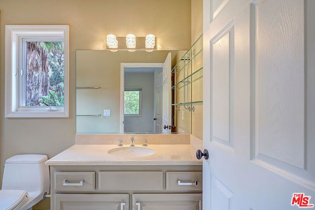 858 N WEST KNOLL Drive, West Hollywood, CA 90069