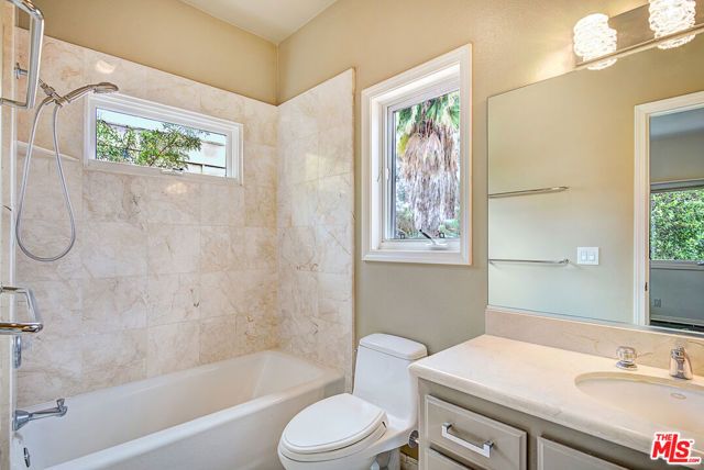 858 N WEST KNOLL Drive, West Hollywood, CA 90069