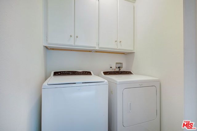 858 N WEST KNOLL Drive, West Hollywood, CA 90069