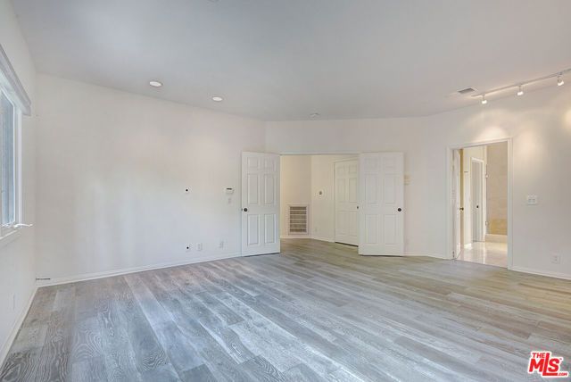 858 N WEST KNOLL Drive, West Hollywood, CA 90069