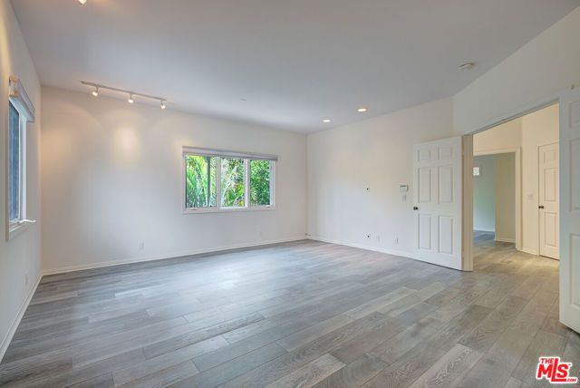 858 N WEST KNOLL Drive, West Hollywood, CA 90069