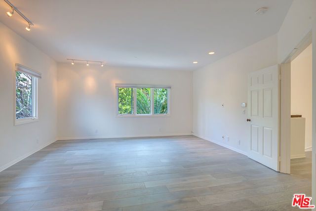 858 N WEST KNOLL Drive, West Hollywood, CA 90069