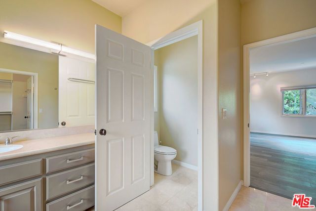 858 N WEST KNOLL Drive, West Hollywood, CA 90069