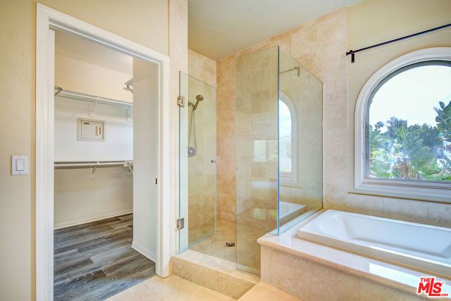 858 N WEST KNOLL Drive, West Hollywood, CA 90069