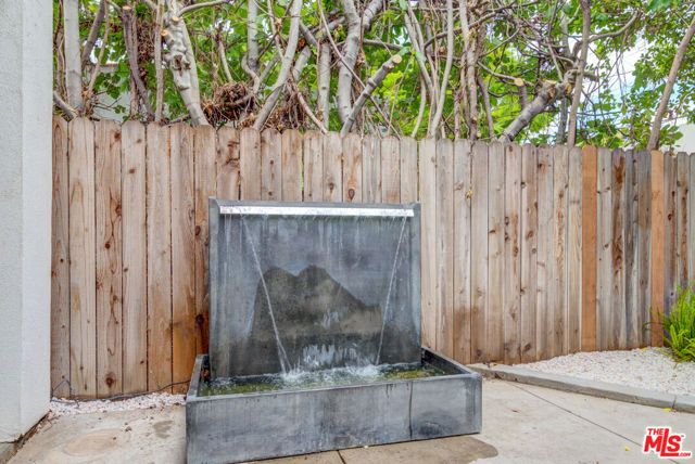 858 N WEST KNOLL Drive, West Hollywood, CA 90069