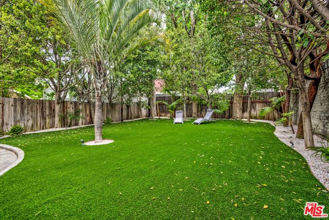 858 N WEST KNOLL Drive, West Hollywood, CA 90069