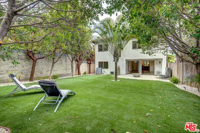 858 N WEST KNOLL Drive, West Hollywood, CA 90069
