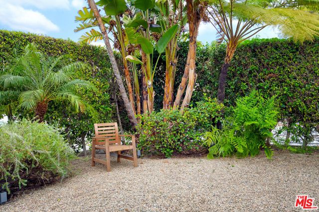 858 N WEST KNOLL Drive, West Hollywood, CA 90069