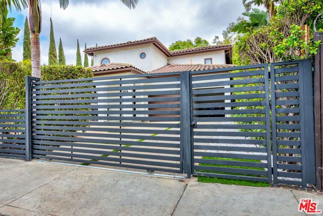858 N WEST KNOLL Drive, West Hollywood, CA 90069