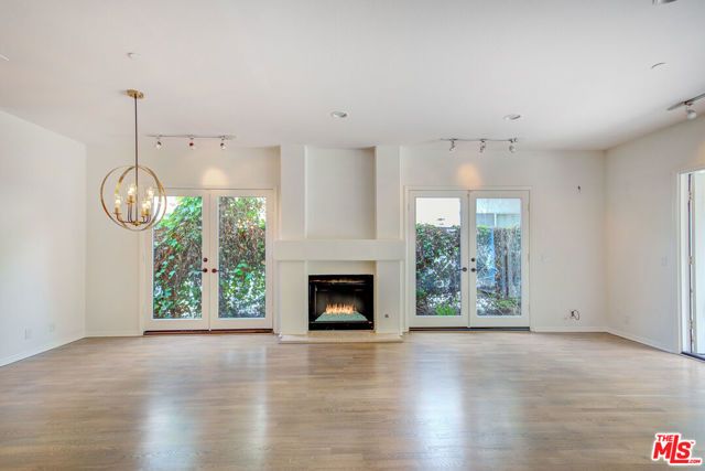 858 N WEST KNOLL Drive, West Hollywood, CA 90069