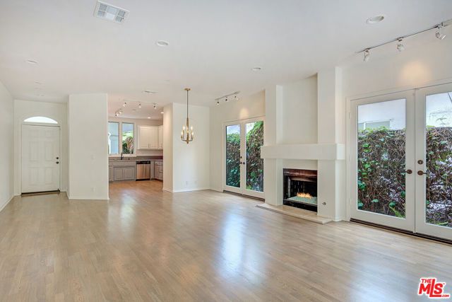 858 N WEST KNOLL Drive, West Hollywood, CA 90069