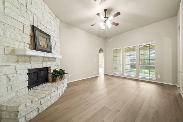 1915 Stable Stone Lane, Pearland, TX 77581