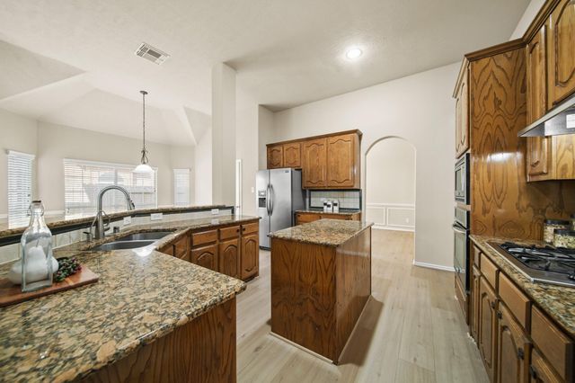 1915 Stable Stone Lane, Pearland, TX 77581