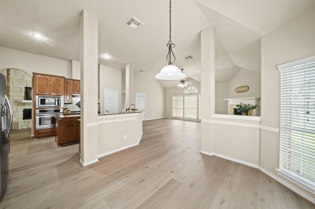 1915 Stable Stone Lane, Pearland, TX 77581