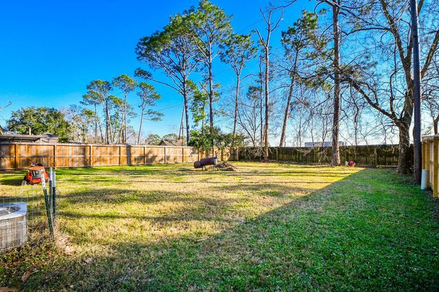 68 Alexander Court, Angleton, TX 77515