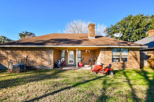 68 Alexander Court, Angleton, TX 77515