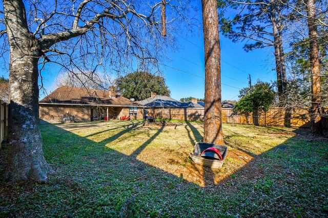 68 Alexander Court, Angleton, TX 77515