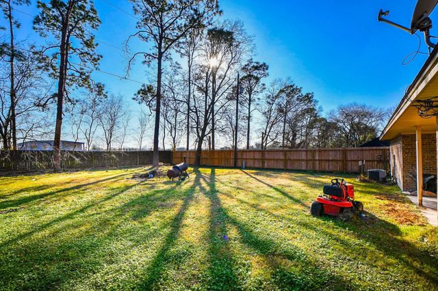 68 Alexander Court, Angleton, TX 77515