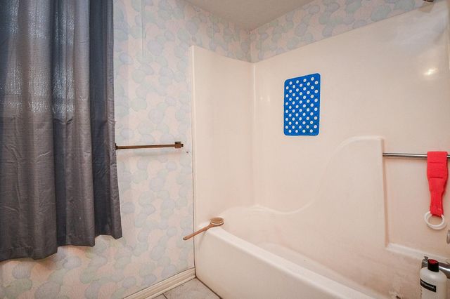 68 Alexander Court, Angleton, TX 77515