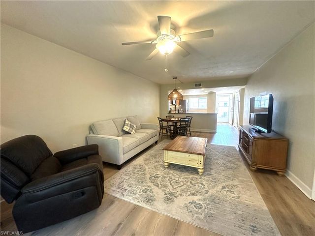 2375 Naples Trace CIR 7, Naples, FL 34109