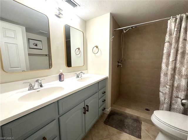 2375 Naples Trace CIR 7, Naples, FL 34109