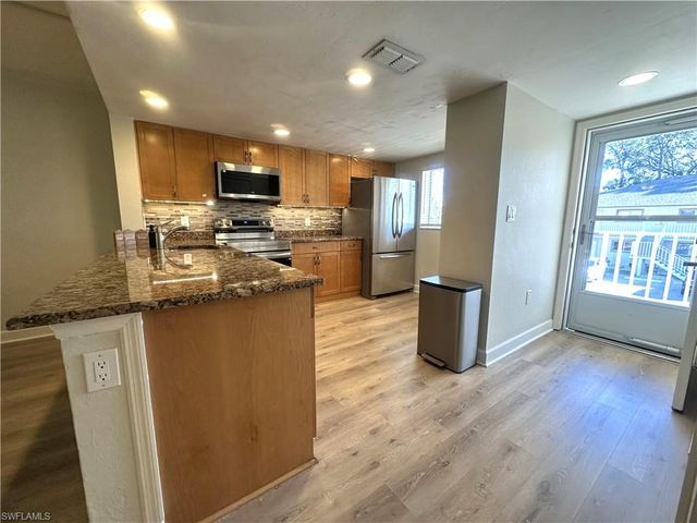 2375 Naples Trace CIR 7, Naples, FL 34109