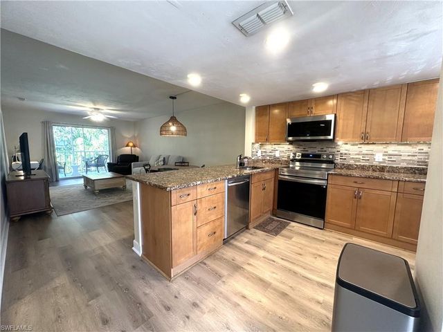 2375 Naples Trace CIR 7, Naples, FL 34109