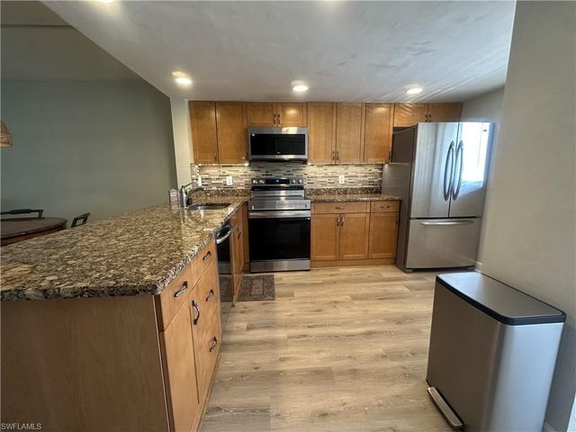 2375 Naples Trace CIR 7, Naples, FL 34109