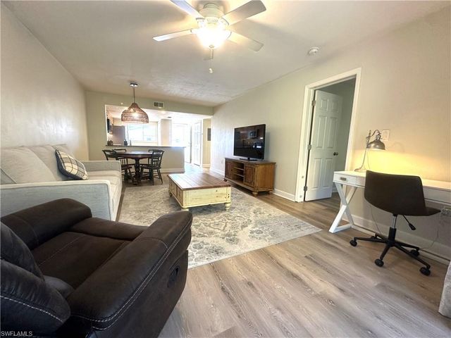 2375 Naples Trace CIR 7, Naples, FL 34109