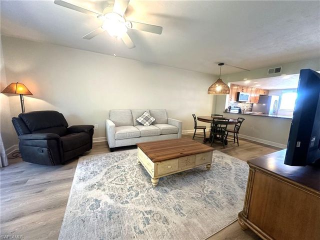 2375 Naples Trace CIR 7, Naples, FL 34109