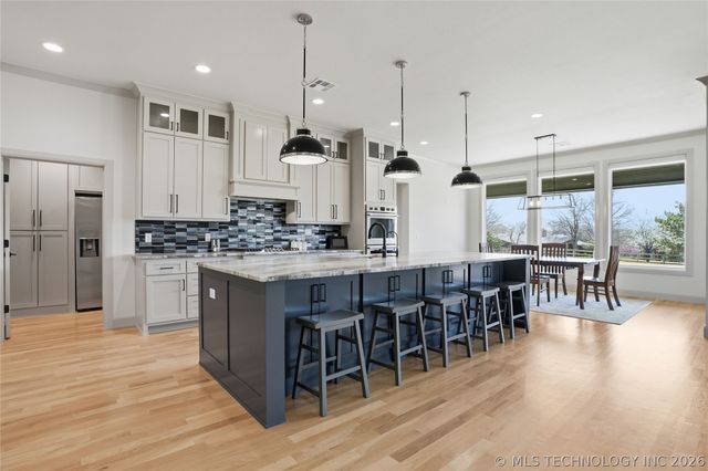 6514 E 153rd Street S, Bixby, OK 74008