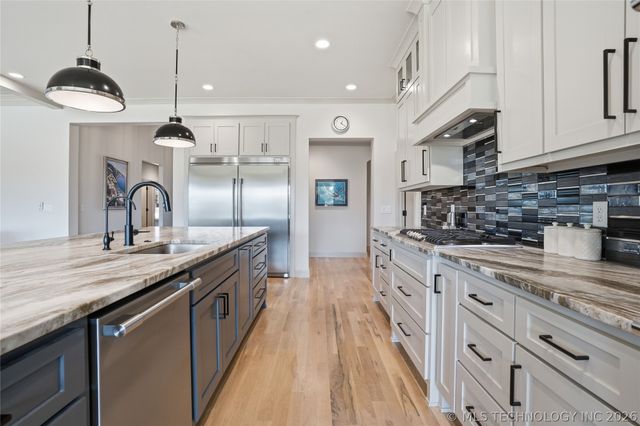 6514 E 153rd Street S, Bixby, OK 74008