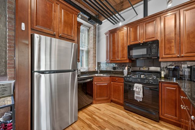 1701 N Damen Avenue 105, Chicago, IL 60647