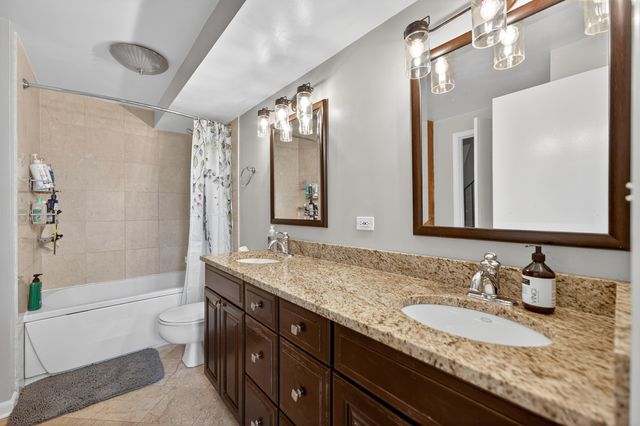 1701 N Damen Avenue 105, Chicago, IL 60647