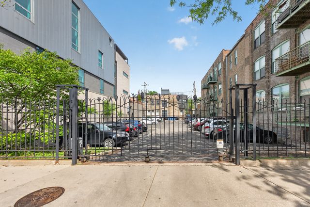 1701 N Damen Avenue 105, Chicago, IL 60647